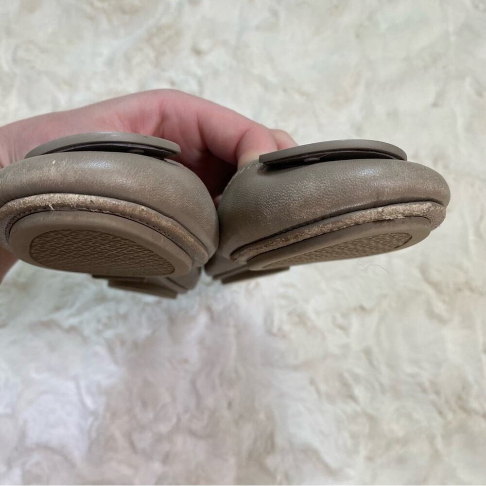 Tory Burch Grey Leather Minnie Scrunch Travel Logo Ballet Flats Size 6 - Picture 8 of 12